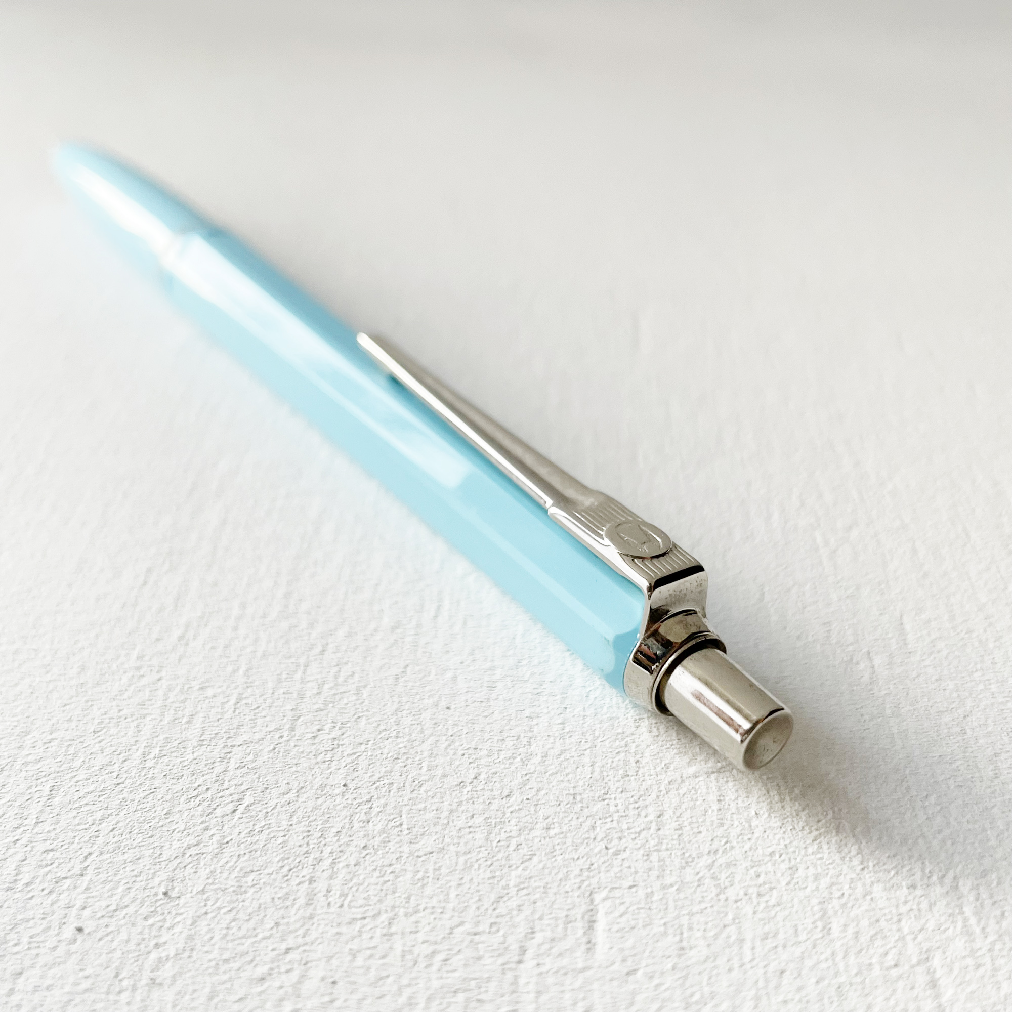 ボールペン 水色×シルバーライン 八角 金具シルバー ノック式