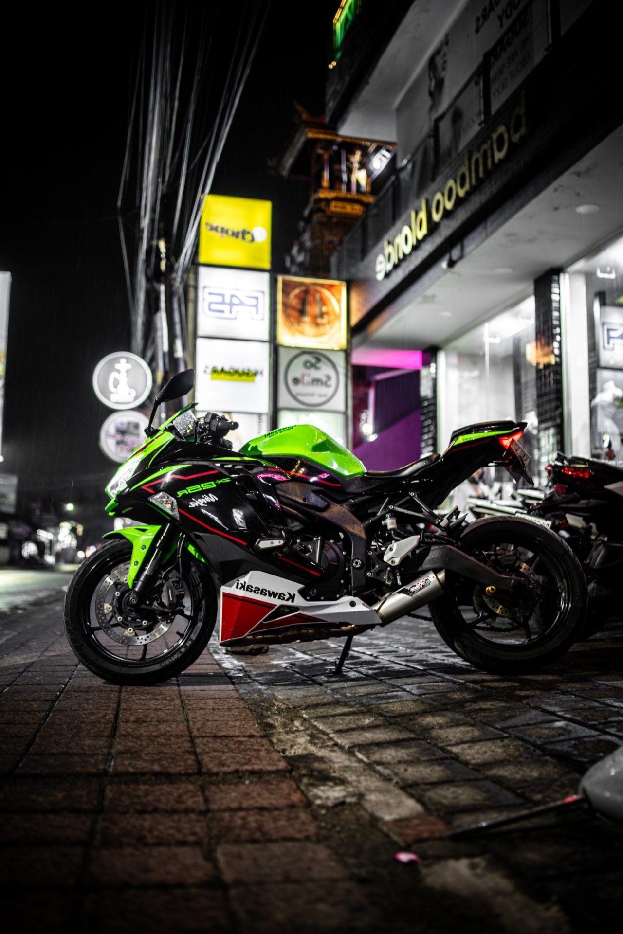 Rent sportbike in Bali Kawasaki Ninja ZX-25R ABS 4 cylinders