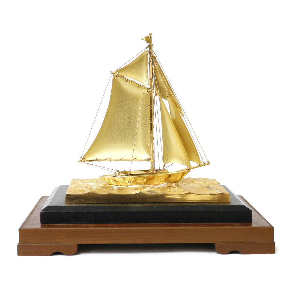 中古】 K18YG 金工芸品 置物 ヨット 船 帆船 縁起物 インテリア