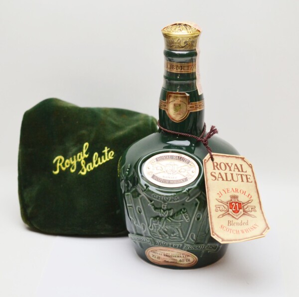 ロイヤルサルート 21年 緑 陶器ボトル 700ml 40％ 買取 しました！