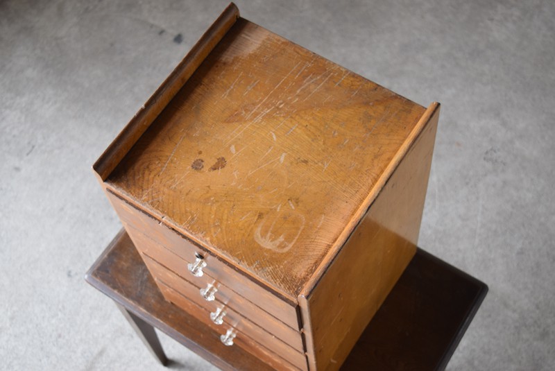 アンティーク 古いガラスつまみの4杯小引き出し | REFACTORY antiques
