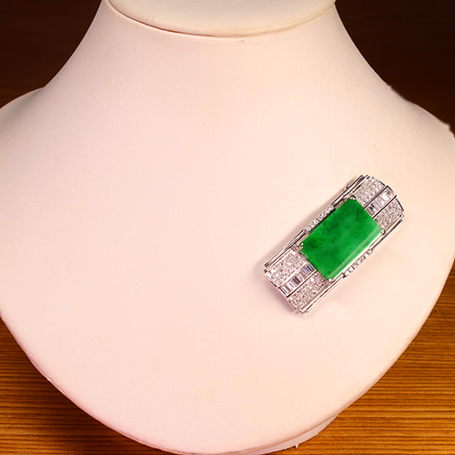 翡翠（ヒスイ） 1.6ct ダイヤモンド 1.3ct プラチナ 帯留め【品質