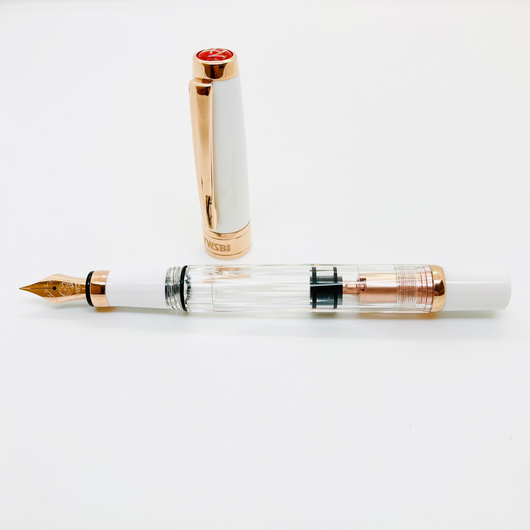 希少・国旗天冠モデル】TWSBI DIAMOND 580 RB 細字(F) twsbi 万年筆