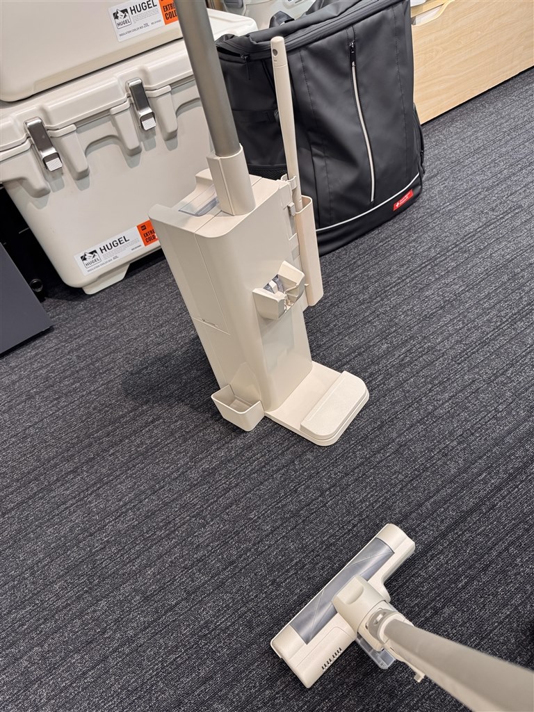 ゴミ収集ドックが付属した軽量スティック掃除機』 アイリスオーヤマ