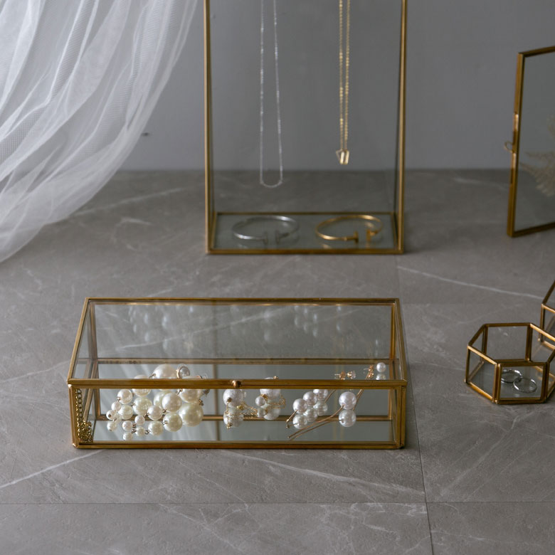 値下げ！ガラス製オープンディスプレイケース 4段 真鍮 ガラス製