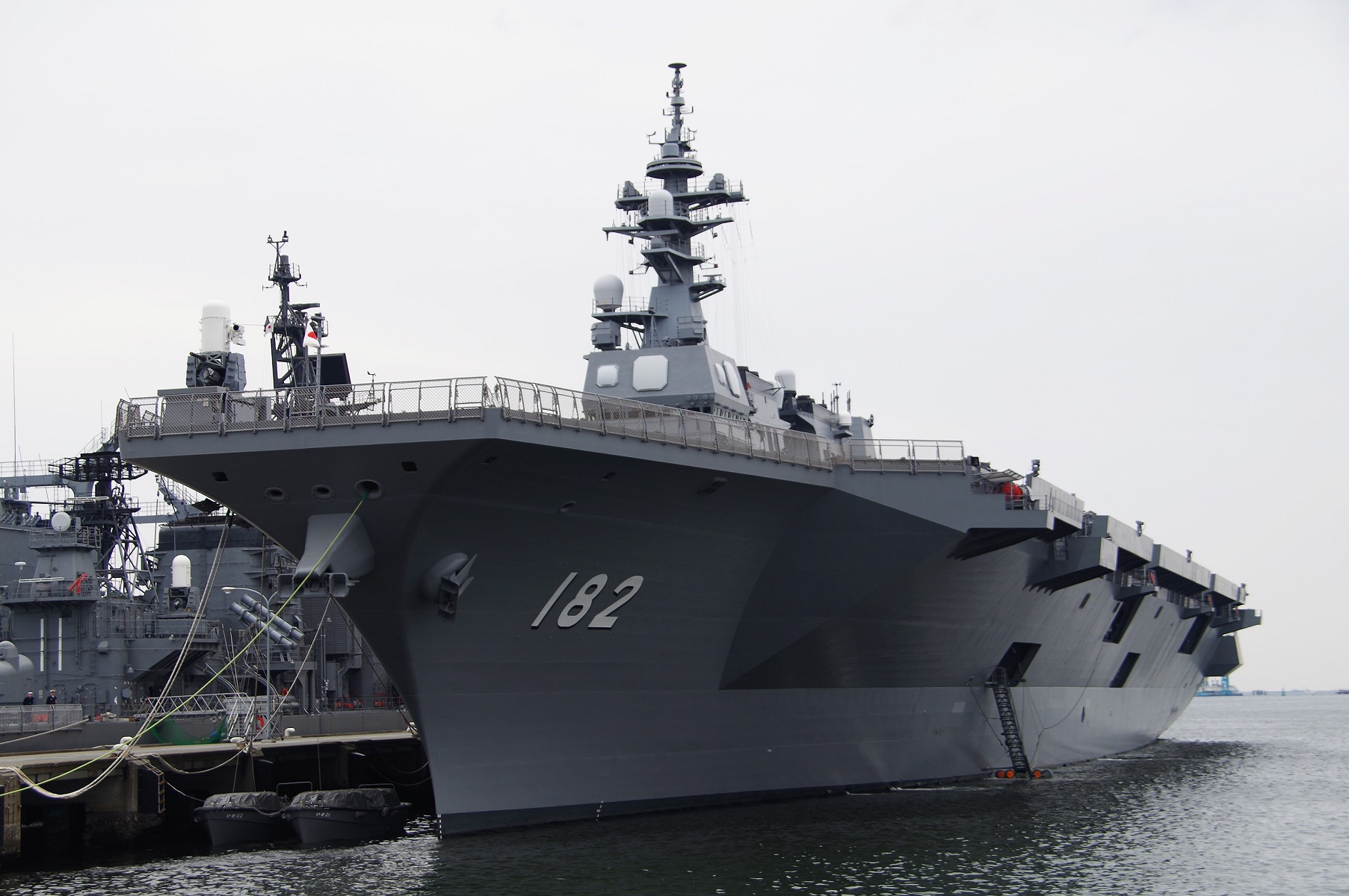 海上自衛隊 護衛艦いせ 新旧チャレンジ2枚セット 海上自衛隊 護衛艦