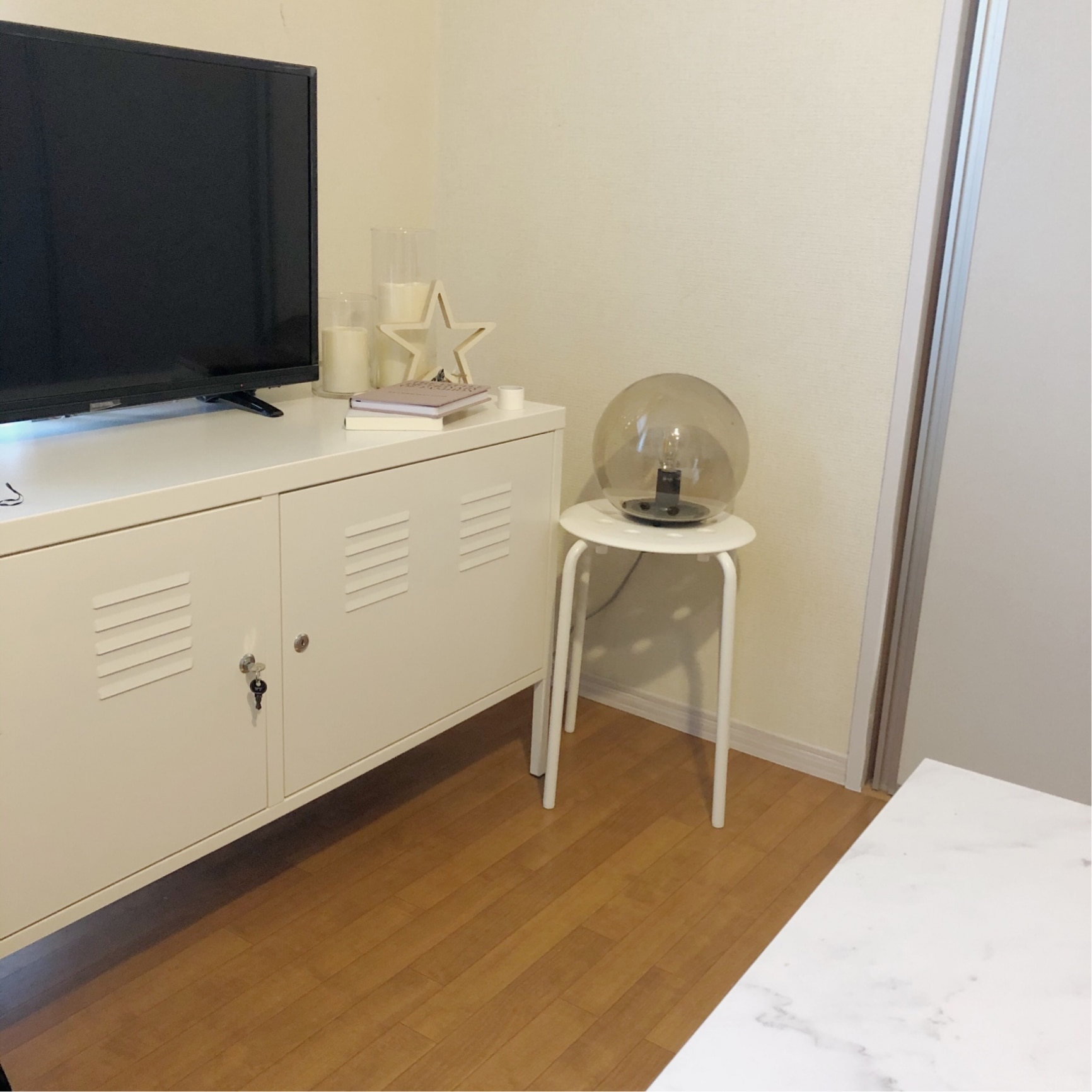 テレビボードにもなる！IKEAの人気商品「PSキャビネット」が優秀