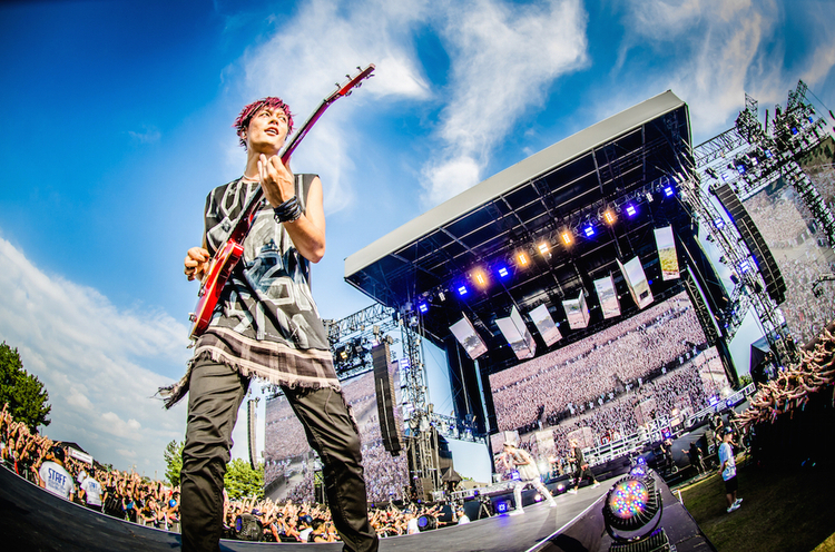 完全レポ】ONE OK ROCK、11万人動員の渚園、圧巻のフィナーレまで