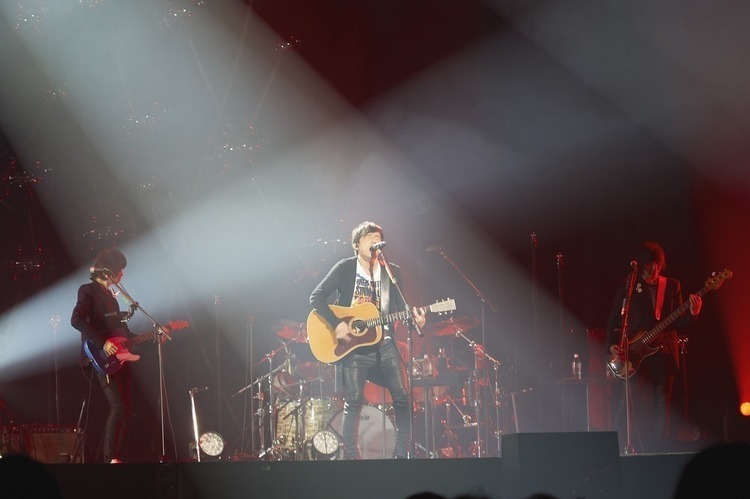 Mr.Children／武道館 2016.10.07 邦楽ライブレポート｜音楽情報サイト