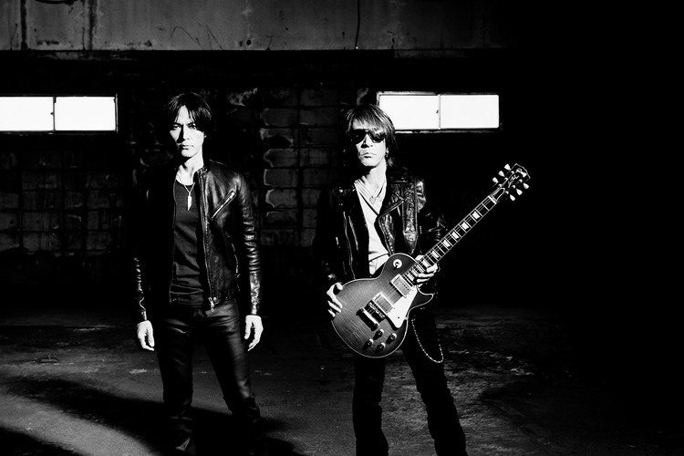 B'z、9月にデビュー30周年記念本を発売。撮り下ろしフォトや最新ロング