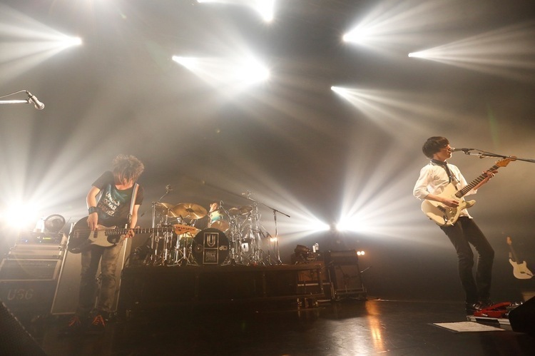 UNISON SQUARE GARDEN、初武道館を追体験！ DVDトレイラー公開 (2015