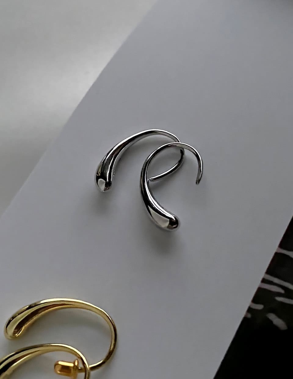 miniドロップフックピアス SV925 – 金属アレルギー対応のアクセサリー