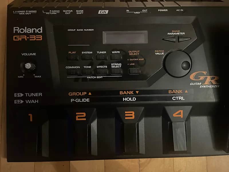 Roland GR-33 Guitar Synthesizer | Reverb Canada