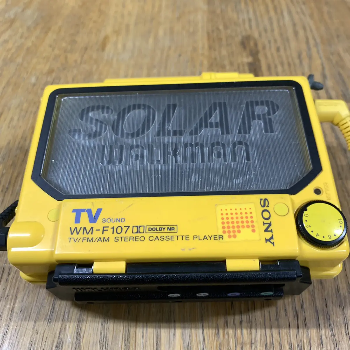 宅配買取】防水＆ソーラーパワー！ カセットウォークマンの変わり種