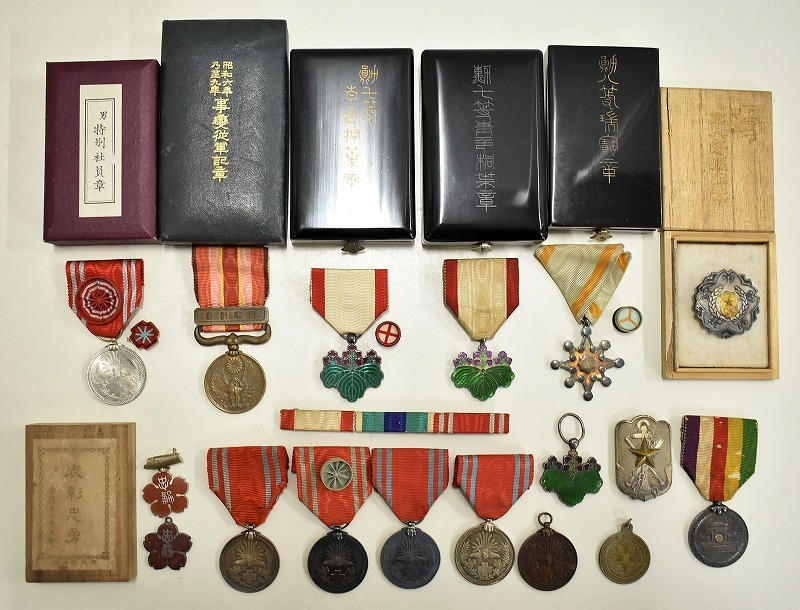 勲章（旧日本軍） ○日本の勲章/日本軍/徽章＊昭和大禮記念章2個