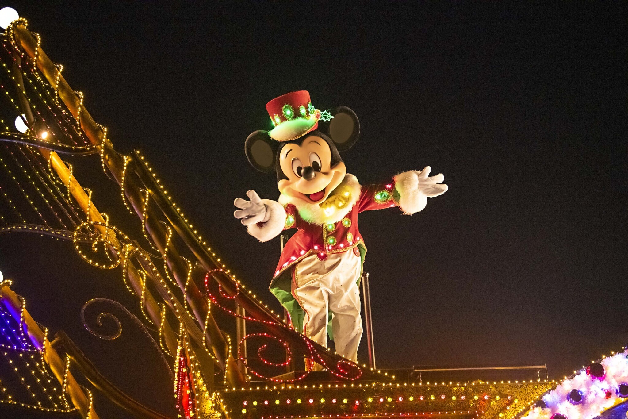 ディズニー】エレクトリカルパレードがクリスマス期間限定のスペシャル