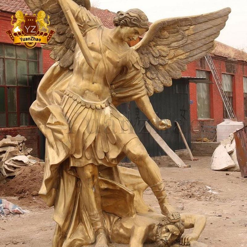 世界で最も小さい独立国 ローマ教皇庁 (バチカン) 剣を持った大天使聖