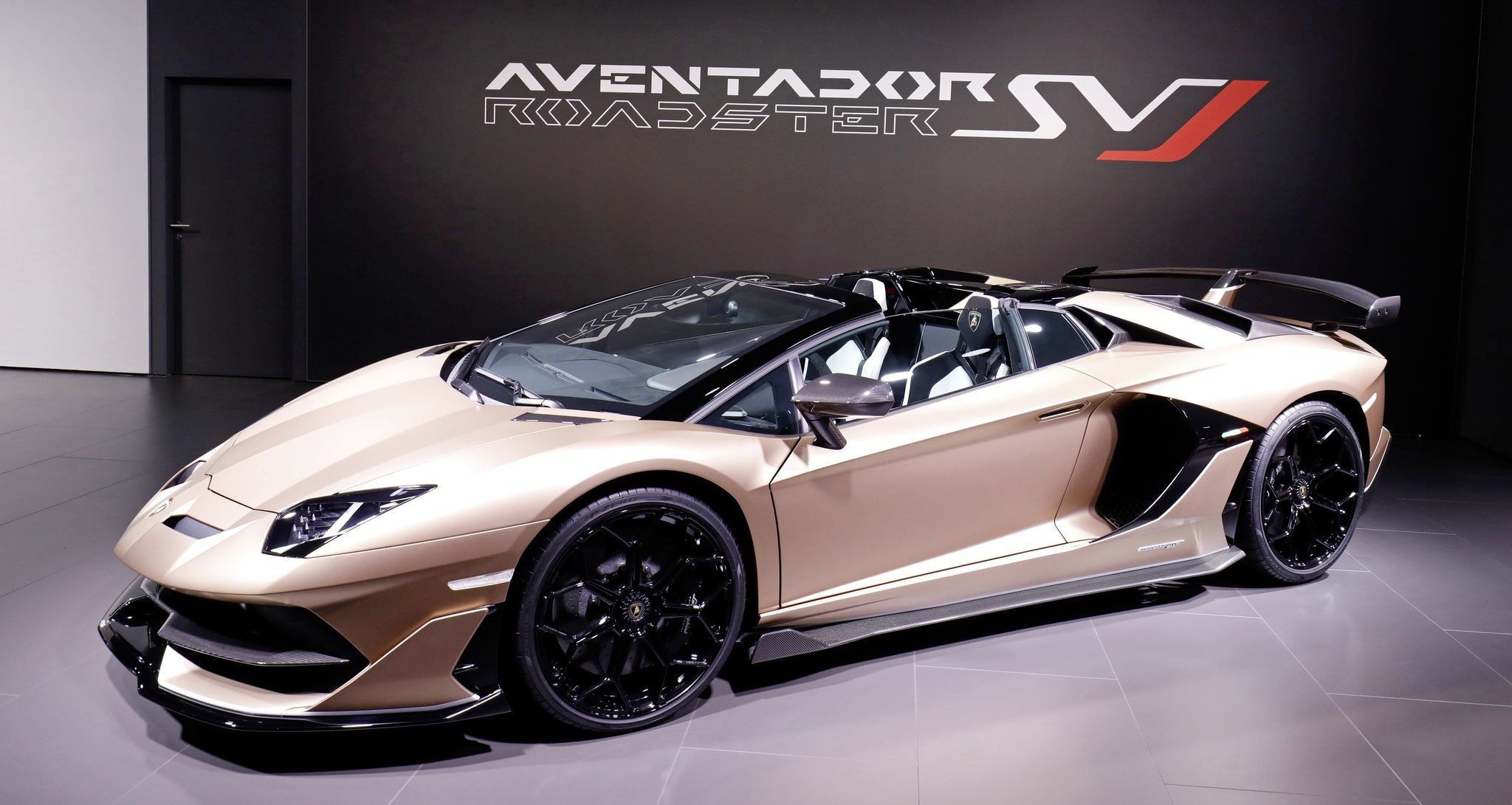 ランボルギーニ アヴェンタドール ロードスター に770馬力の「SVJ