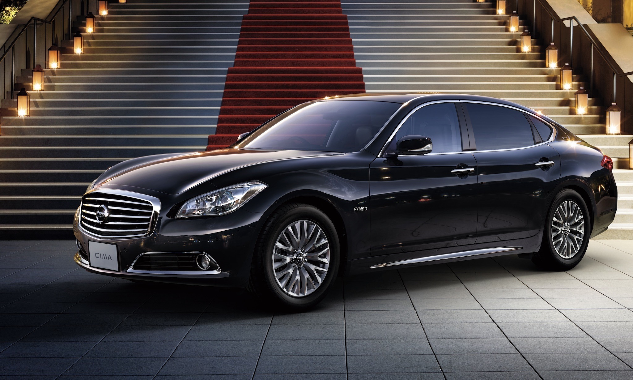 日産、バブル時代の惚れの名車『シーマ』も生産終了へ［新聞ウォッチ