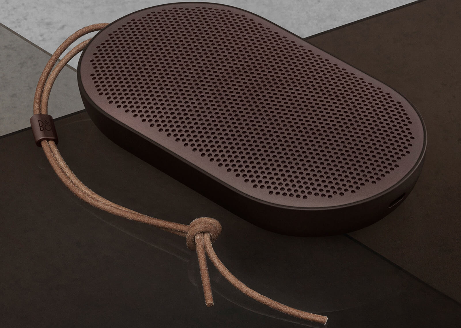 b&o beoplay p2 / 純正オプションレザーケース Bluetooth b&o beoplay