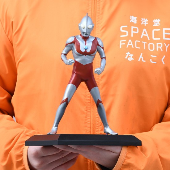 海洋堂高知 ウルトラマン（C タイプ） 1/150ソフトビニール製組立