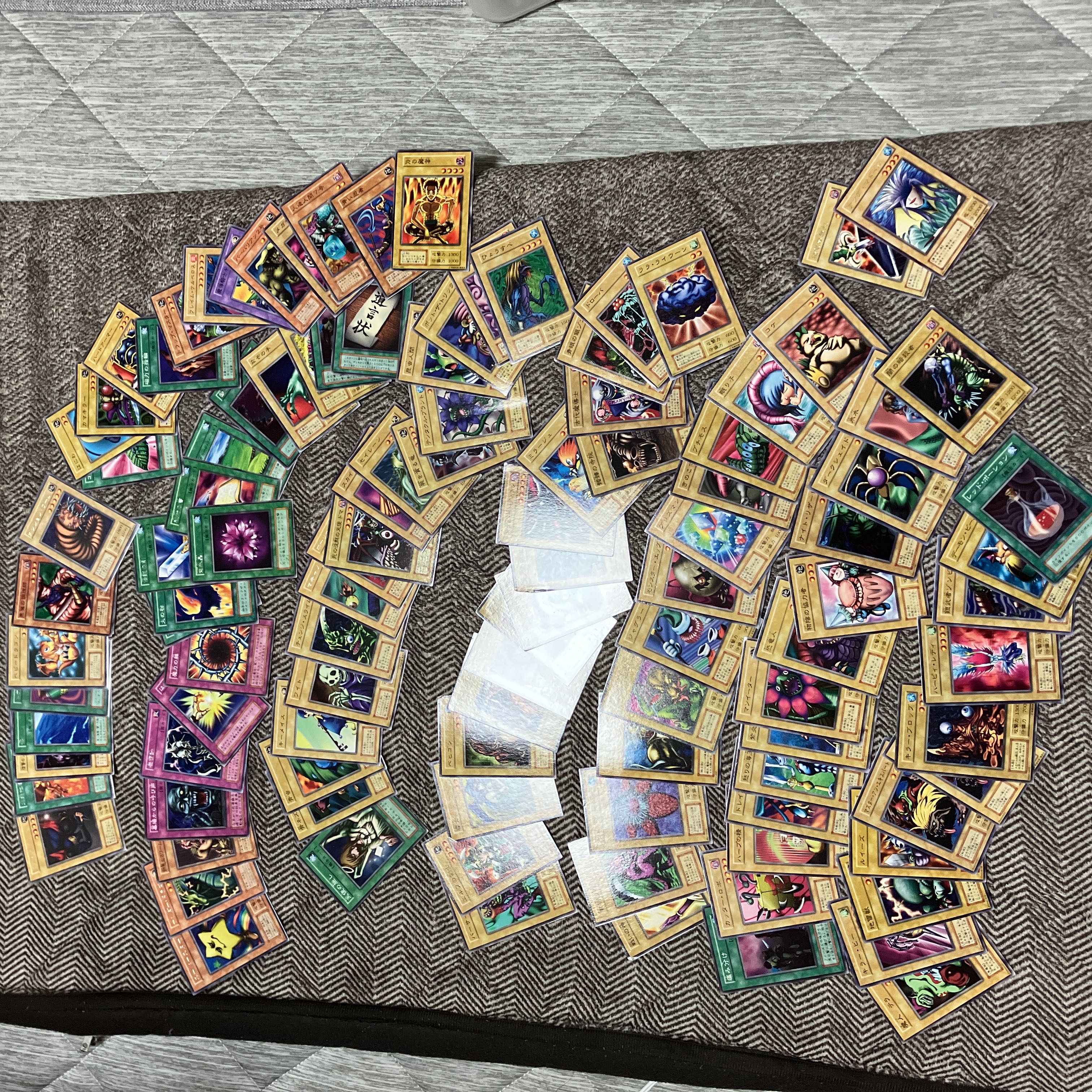 最終値下げ】遊戯王 初期字レア、ノーマルカード まとめ売り 100枚以上