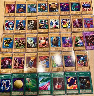 遊戯王初期レアカード以上約100枚 遊戯王初期レアカード以上約100枚