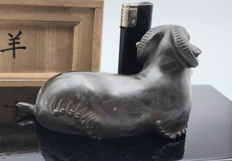 人間国宝 香取正彦 羊 共箱、敷板、略歴付 銅製|サムライオークション