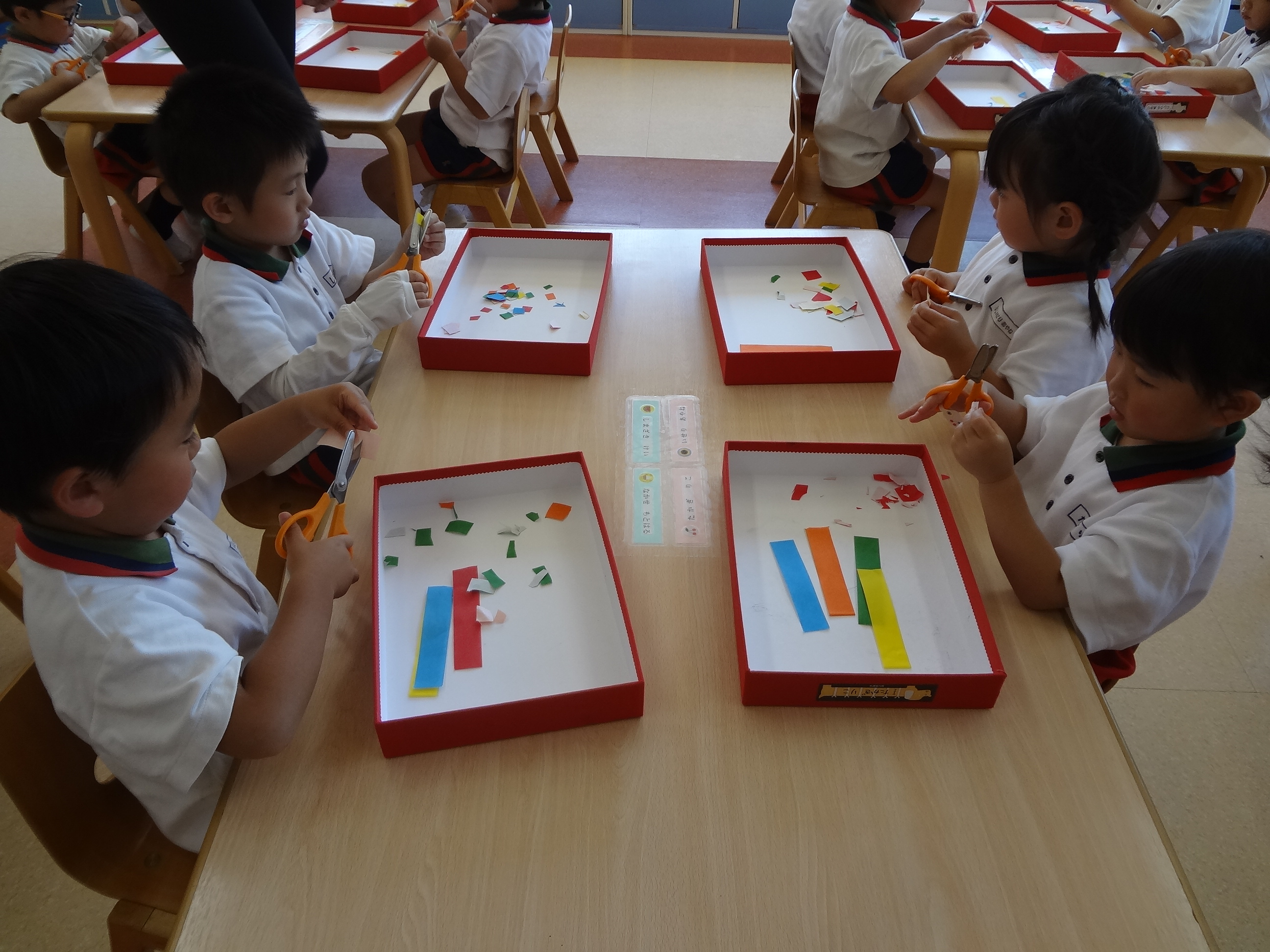 使い古された幼稚園のはさみ