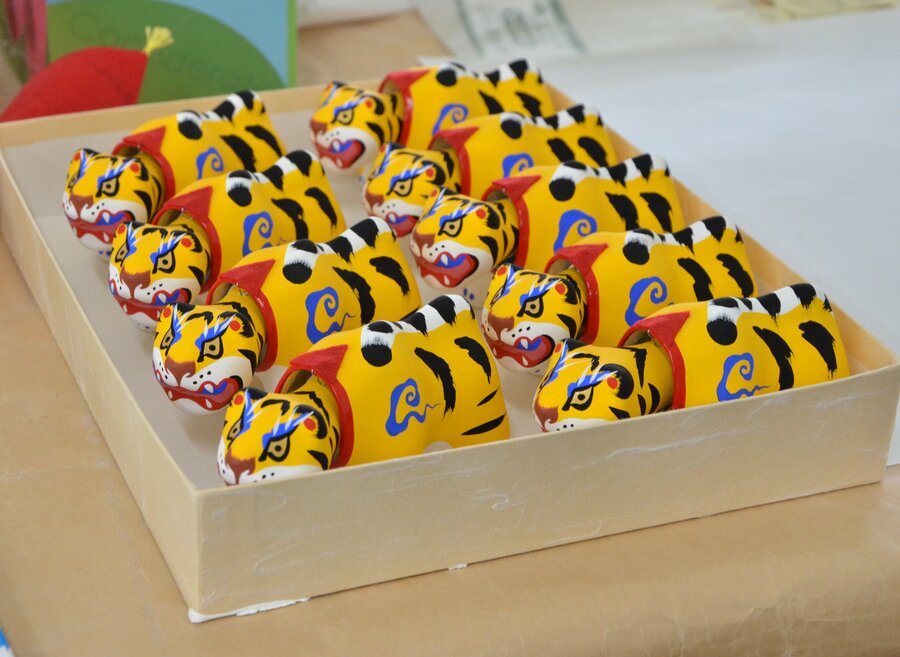 郷土玩具（島根県）出雲張子 【張り子の虎】〈特大〉（授産