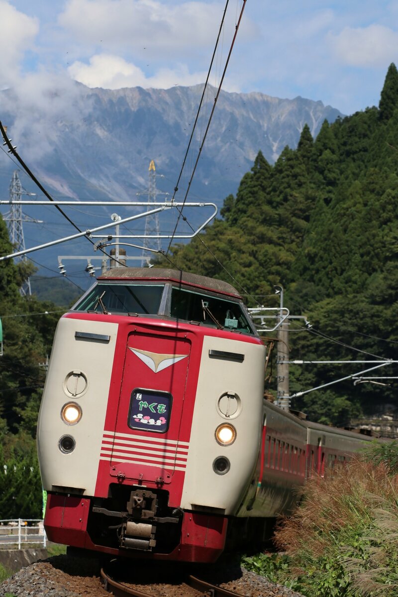 エチケット袋を備えたことも 独特の「揺れ」の秘密とは？ 特急やくもの