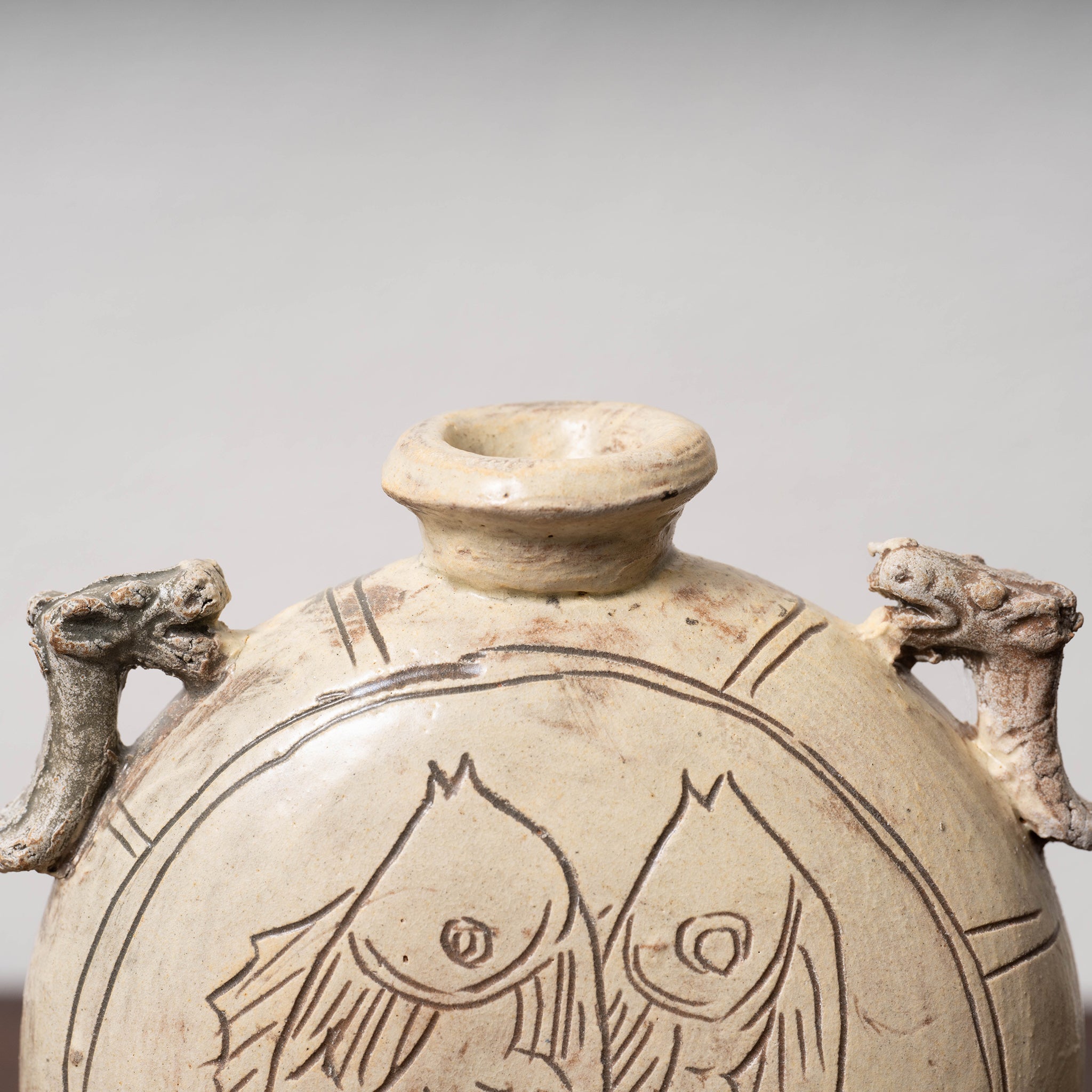 粉青沙牡丹文瓶（縁口金継）李朝写し 朝鮮美術 | 李朝粉青沙器線刻牡丹