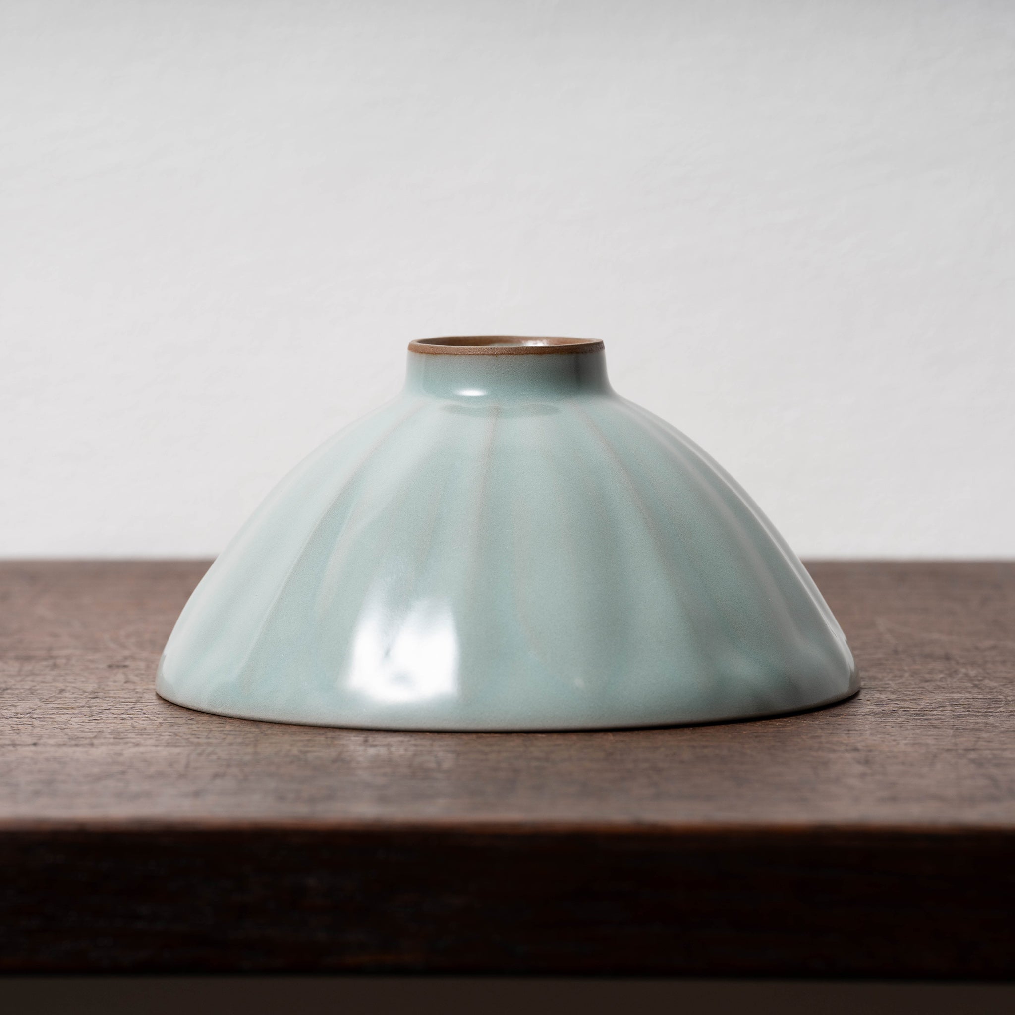 中国 龍泉窯 青磁 刻蓮弁文 茶碗 C R8085 【公式通販】