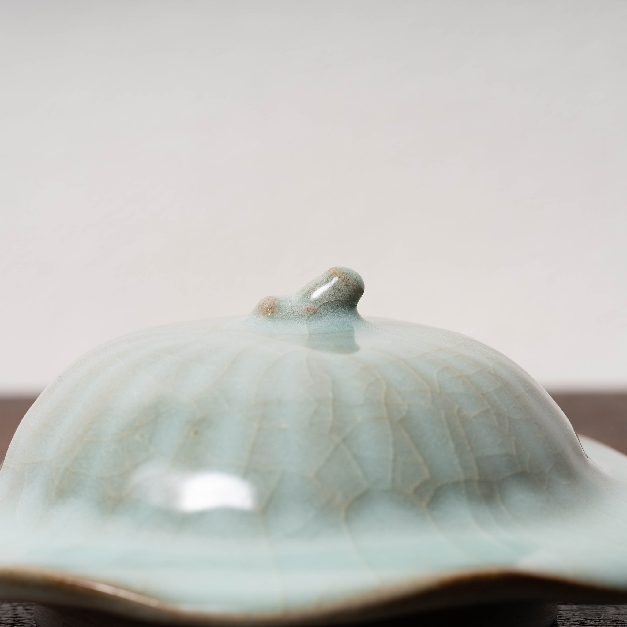 南宋官窯 青磁酒会壺（青磁棱腹盖罐） – 燦禾 SANKA