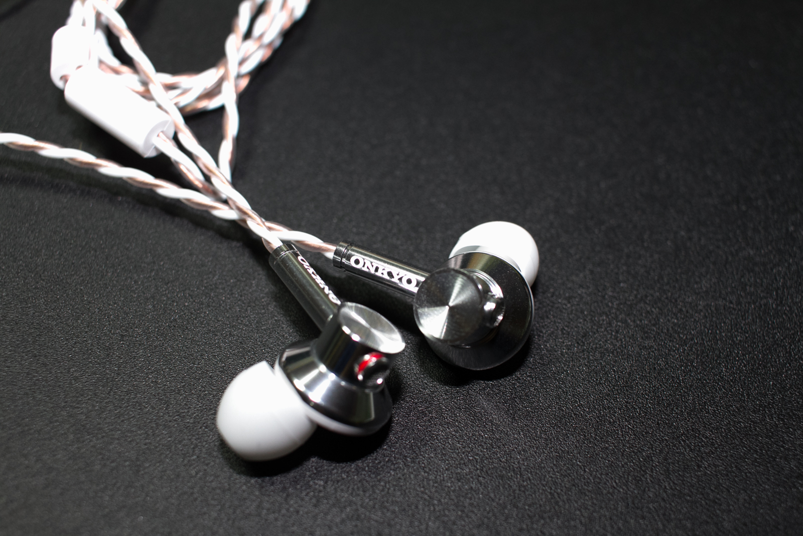 ONKYO セミオープン型イヤホン E700M レビュー – さくらのジャンク箱