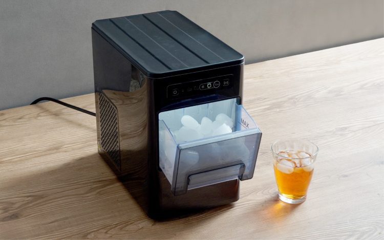 家庭用製氷機のおすすめ16選。小型で使いやすい製品もラインナップ