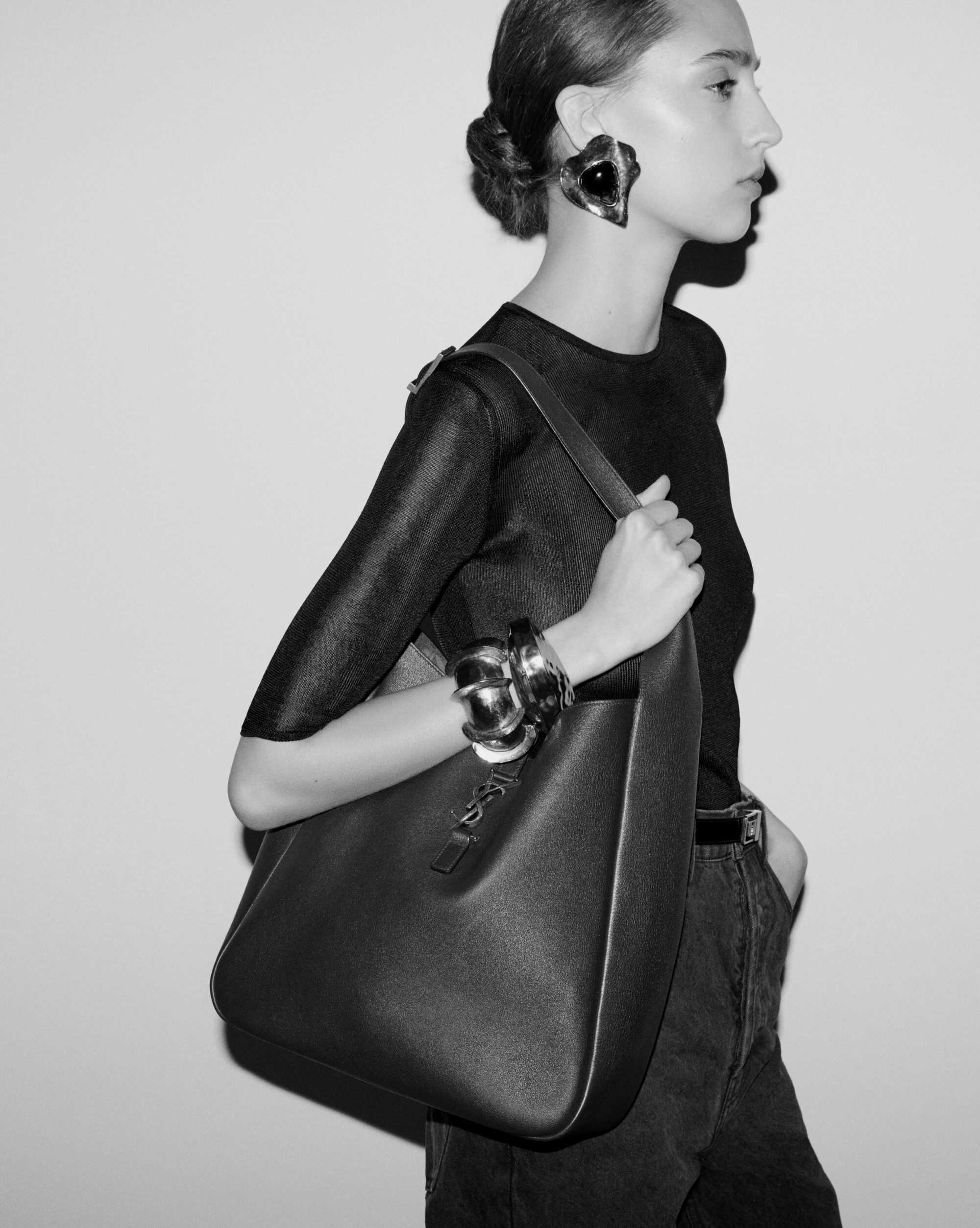 LE 5 À 7 ソフト ラージ （グレインレザー） ブラック | Saint Laurent