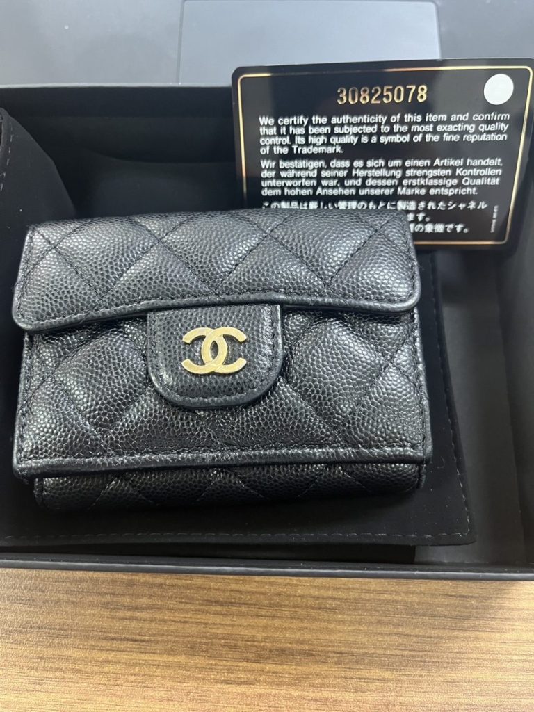 CHANEL 三つ折り財布 【公式通販】