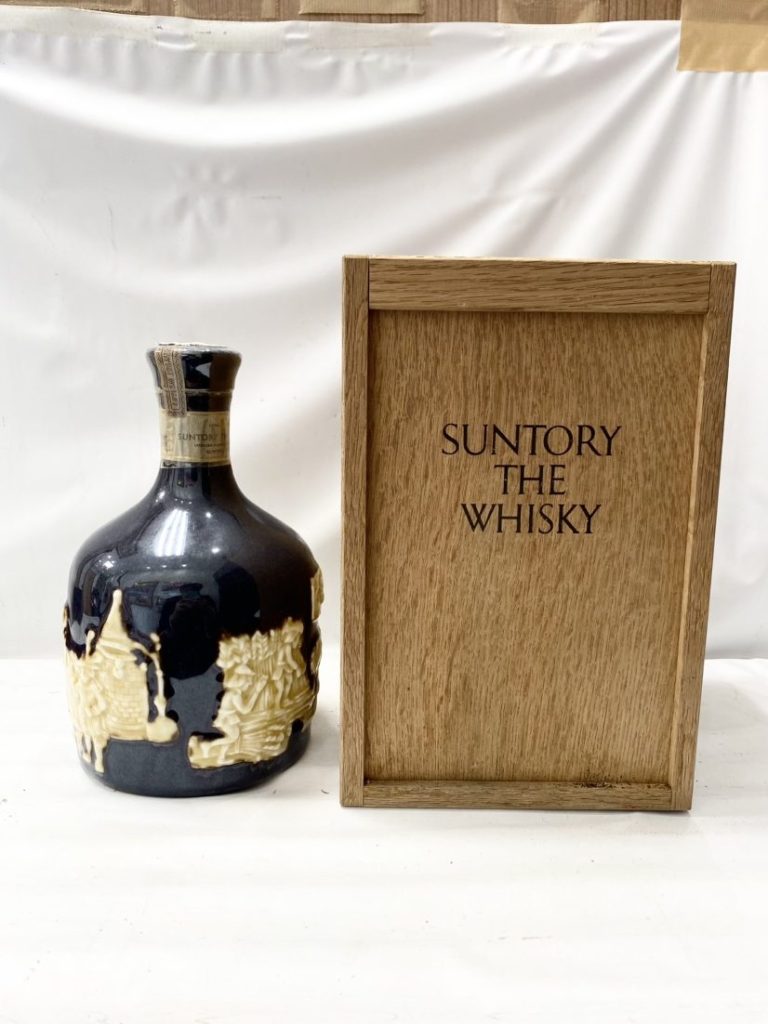 サントリー SUNTORY ザ・ウイスキー 有田焼 750mlの買取実績 | 買取