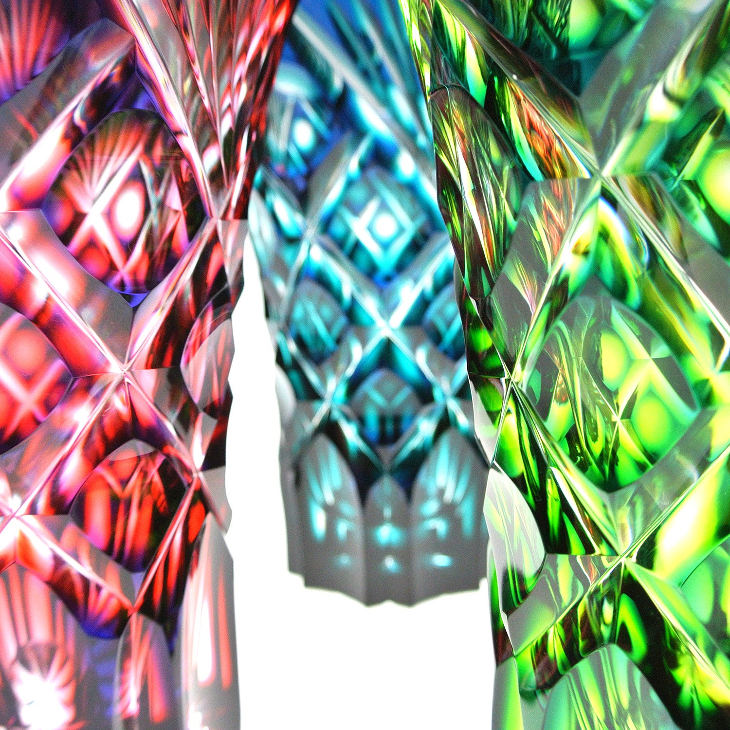 島津薩摩切子】 二色衣 天開花瓶 – ㈱島津興業 島津薩摩切子