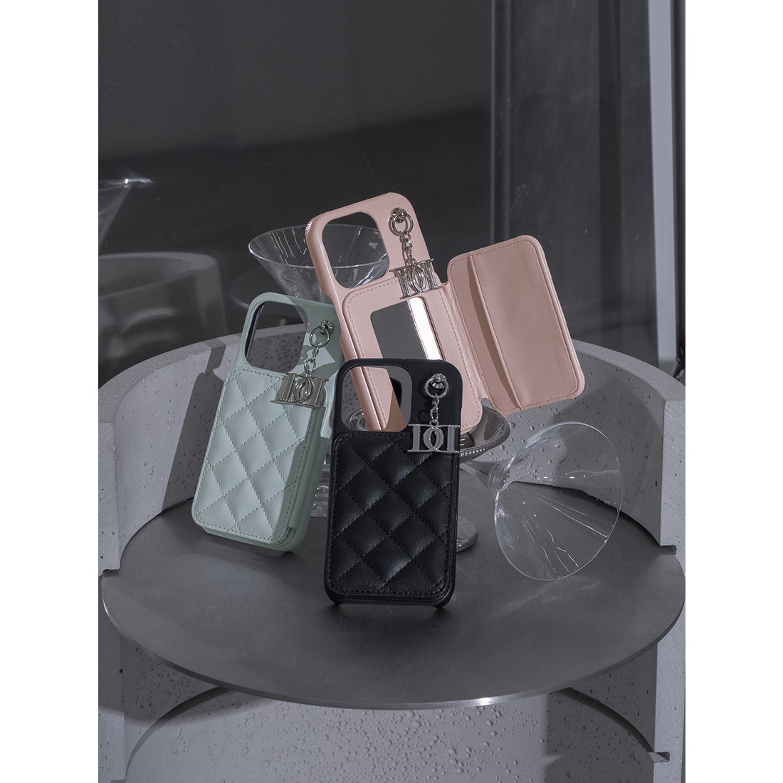 ダーリッチ Darich キルティングミラーDDチャームiPhoneケース