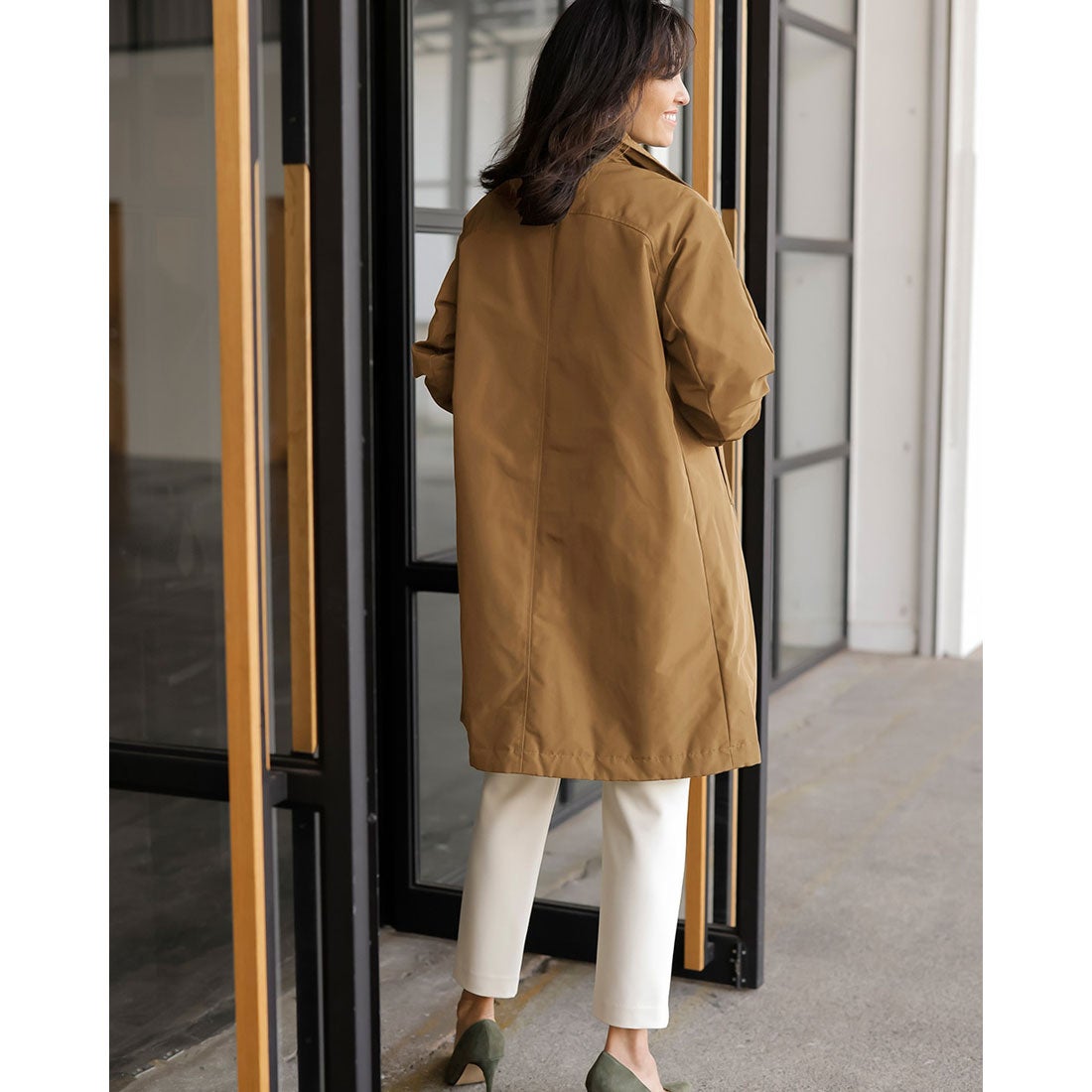 ドゥクラッセ DoCLASSE マジカルサーモ・ミドルコート （キャメル