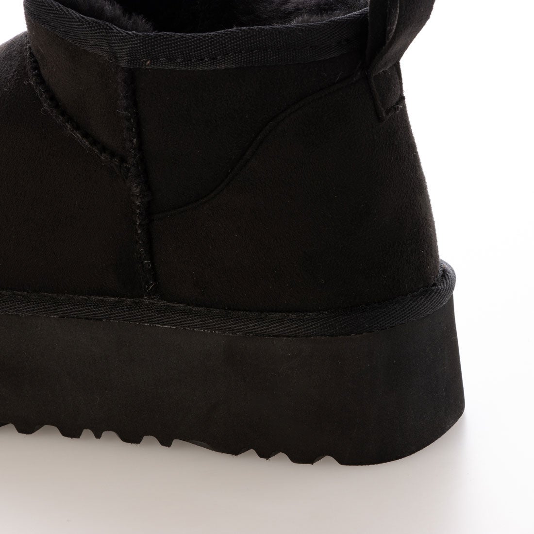 EVOL/イーボル】 ショート厚底ムートンブーツ IX5583 （ブラック