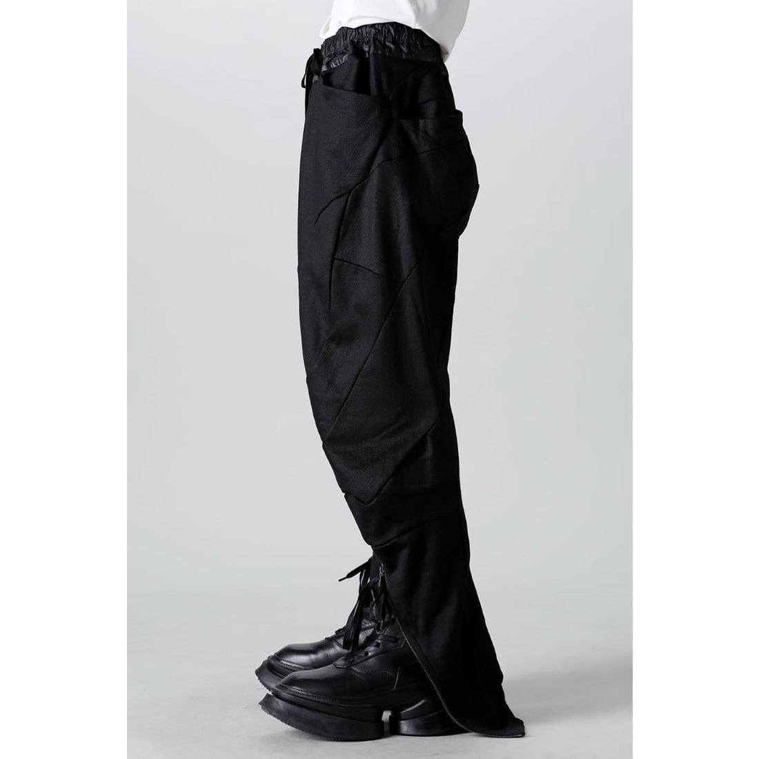 ユリウス JULIUS Coated Sweat Front Zip Seamed Pants （BLACK） 通販