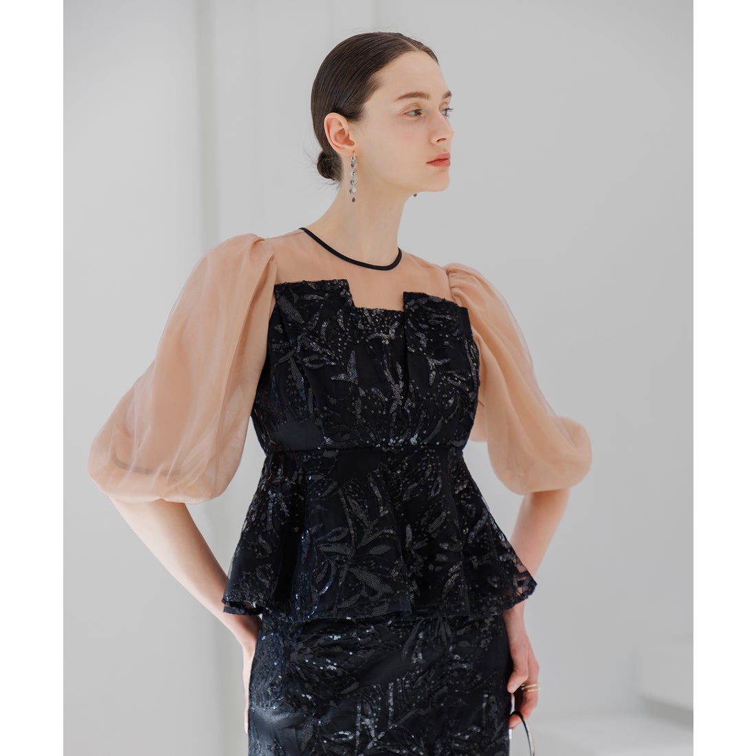 レジャ Leja シアーパフスリーブペプラムスパンコール花柄Iライン