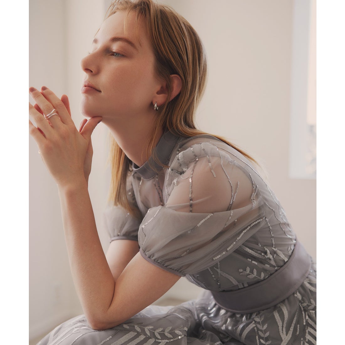 レジャ Leja スパンコール刺繍レースプチハイネックAラインドレス美脚