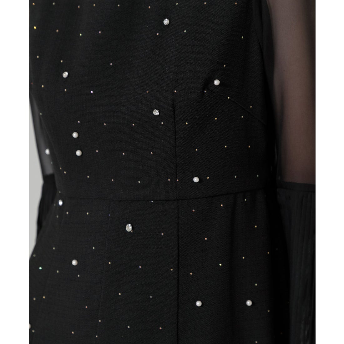 レジャ Leja パールビジュー付き透け感プリーツフレアスリーブビーズ