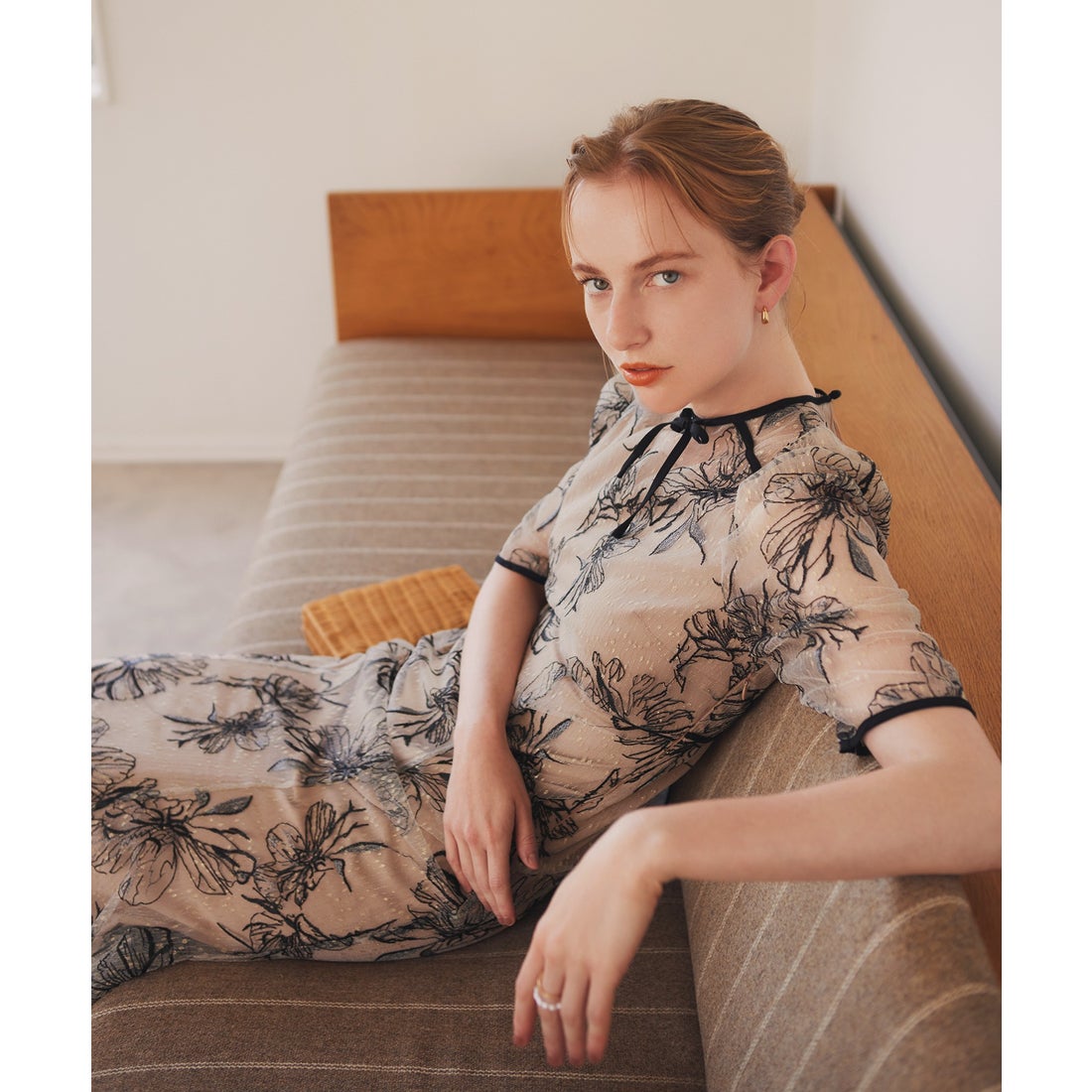 レジャ Leja 半袖花柄刺繍レースフロントバックリボンパフスリーブ