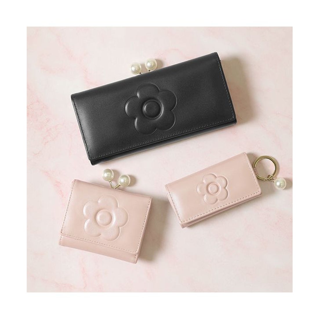 マリークワント MARY QUANT エンボスデイジーパール ミニウォレット