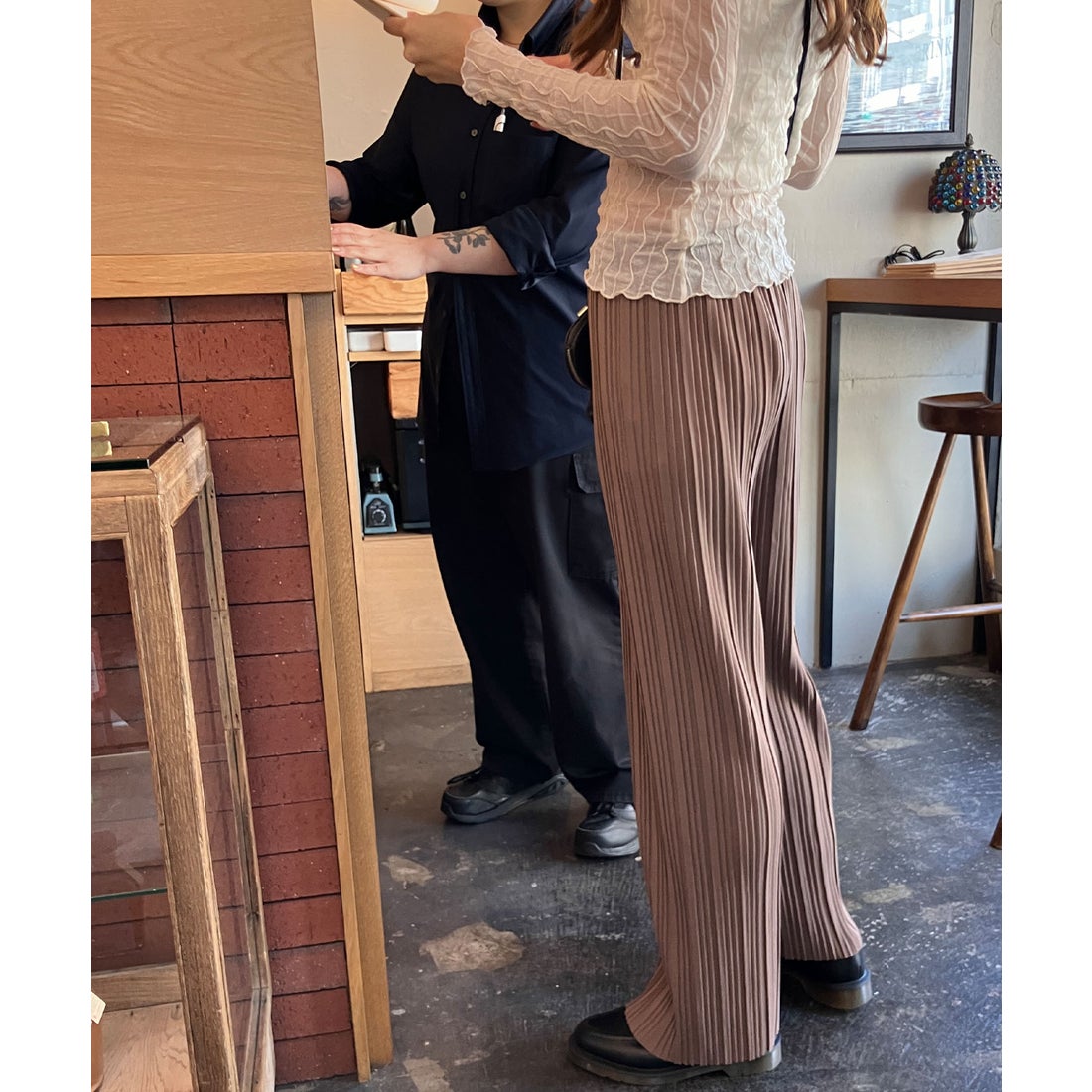 ミージェーン me Jane セミフレアーカラープリーツパンツ （モカ